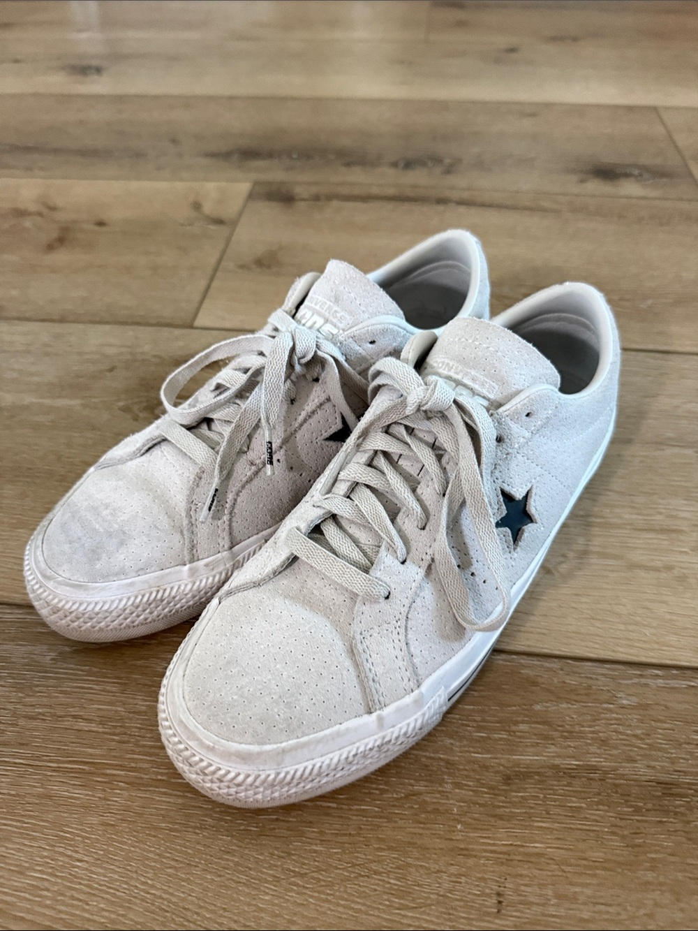 Converse Kids Suede Sneakers in Light Beige with Black Star